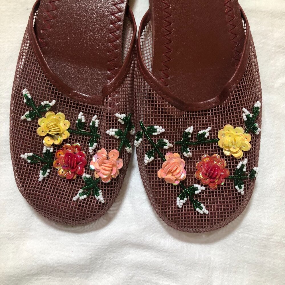 Easy U.S.A. Chinese Slippers with Roses Brown Size 7 NWOT - Picture 7 of 9